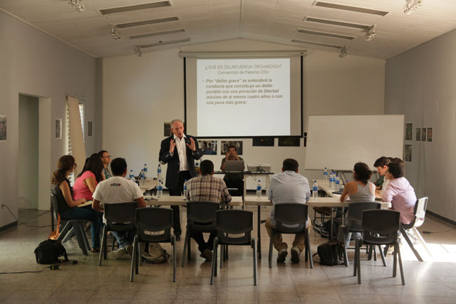 Taller sobre crimen organizado con Eduardo Buscaglia. Foto Mauro Arias